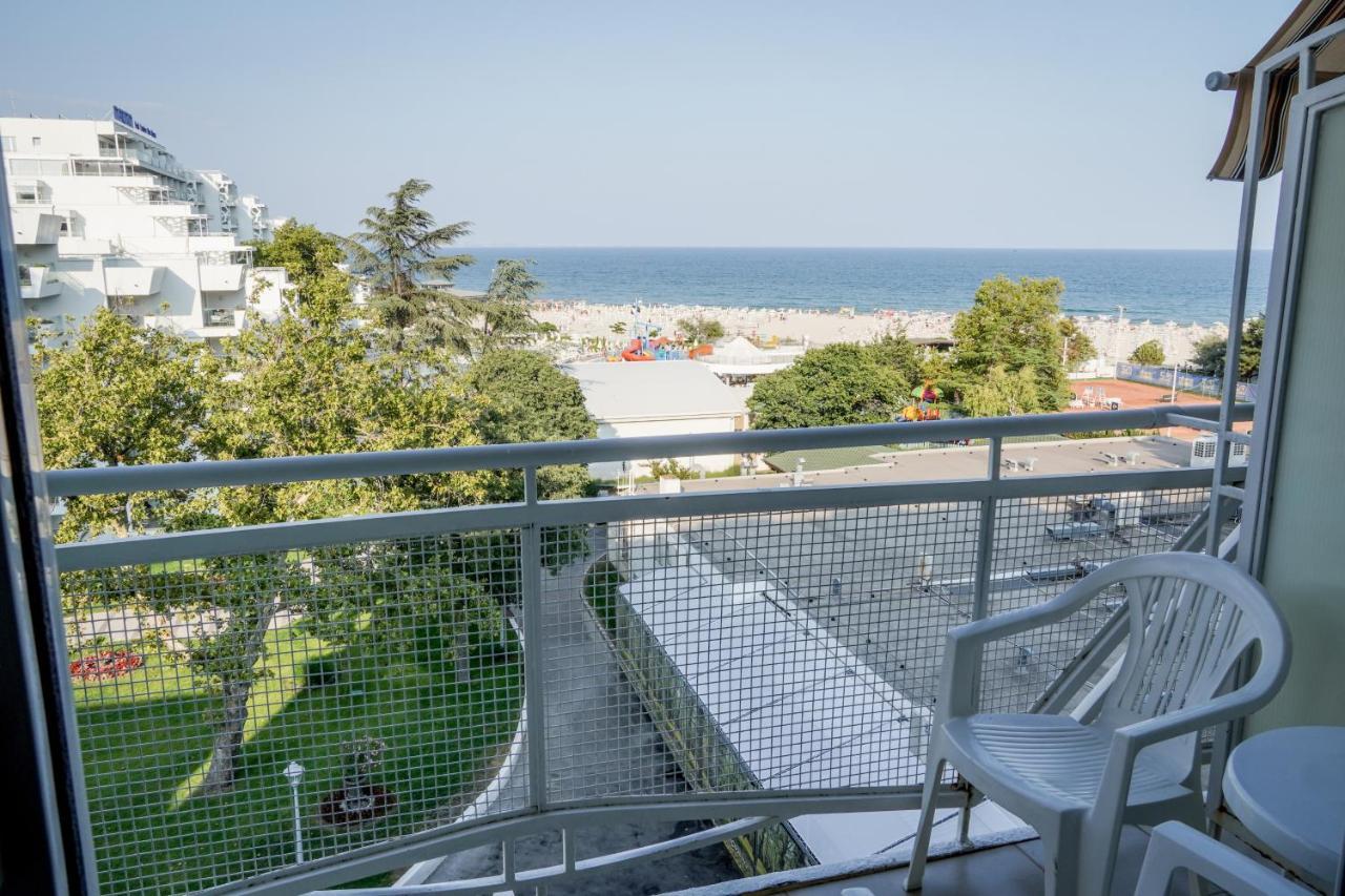 Hotel Malibu อัลเบนา ภายนอก รูปภาพ