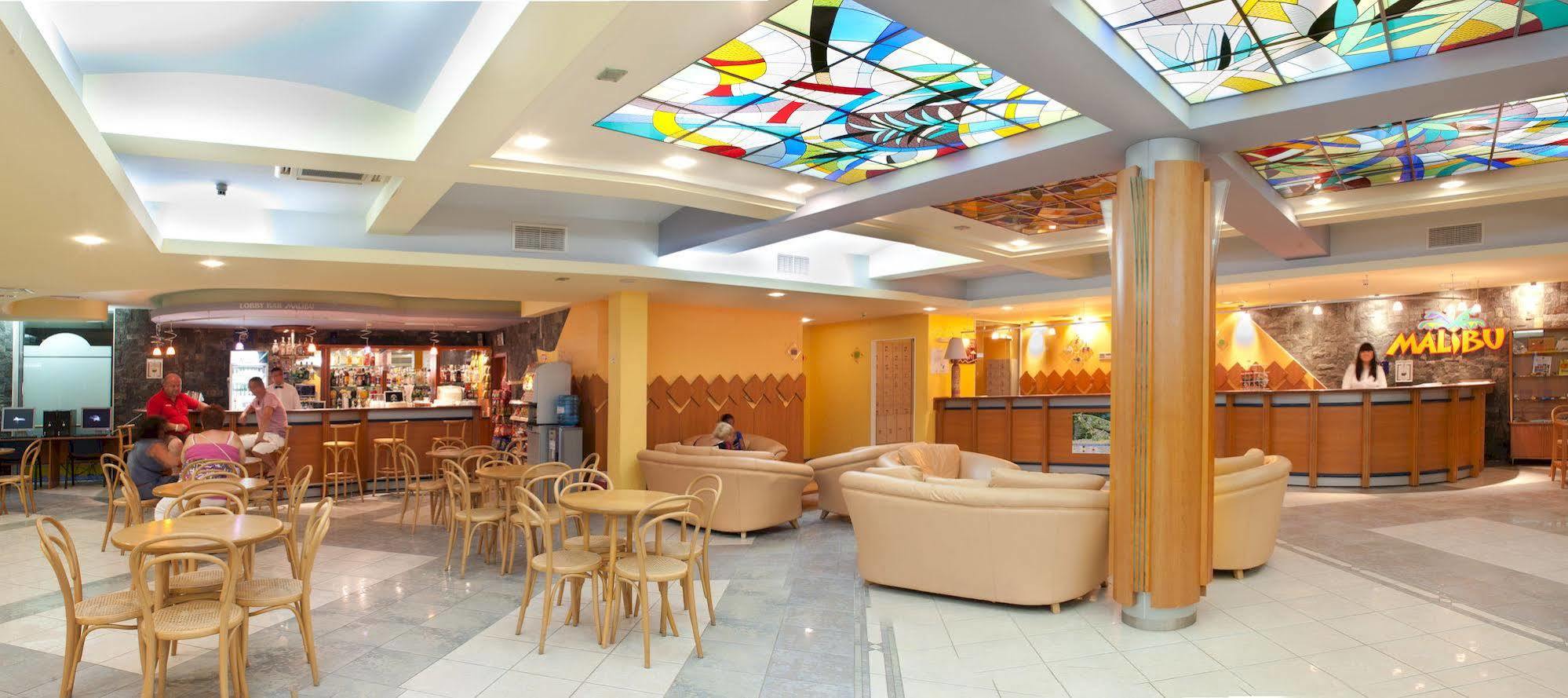 Hotel Malibu อัลเบนา ภายนอก รูปภาพ